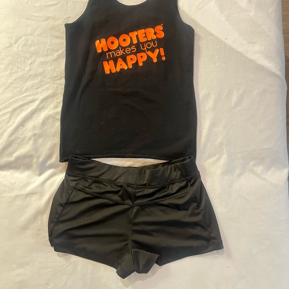 Hooters Uniform - Picture 2 of 4